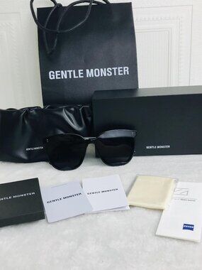 NWT Gentle Monster Flatba “My Ma” Black Sunglasses 979